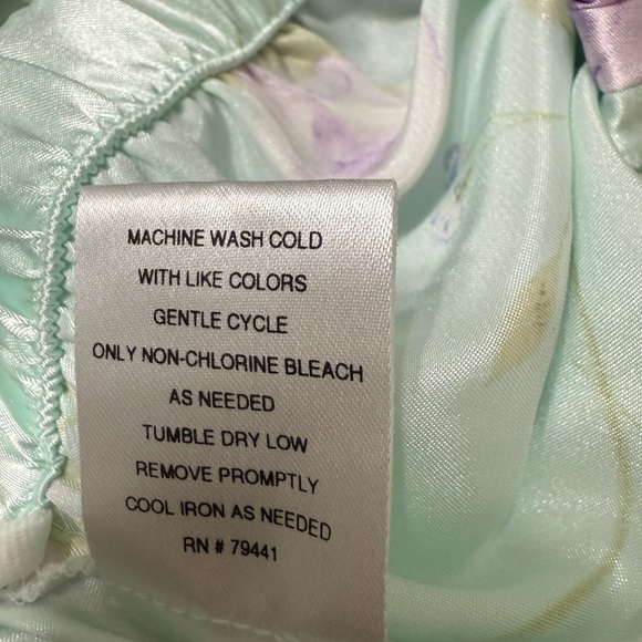 Amanda Stewart Intimates 2 piece Satin 100% Polyester Size Large Pajama Set - Picture 7 of 12